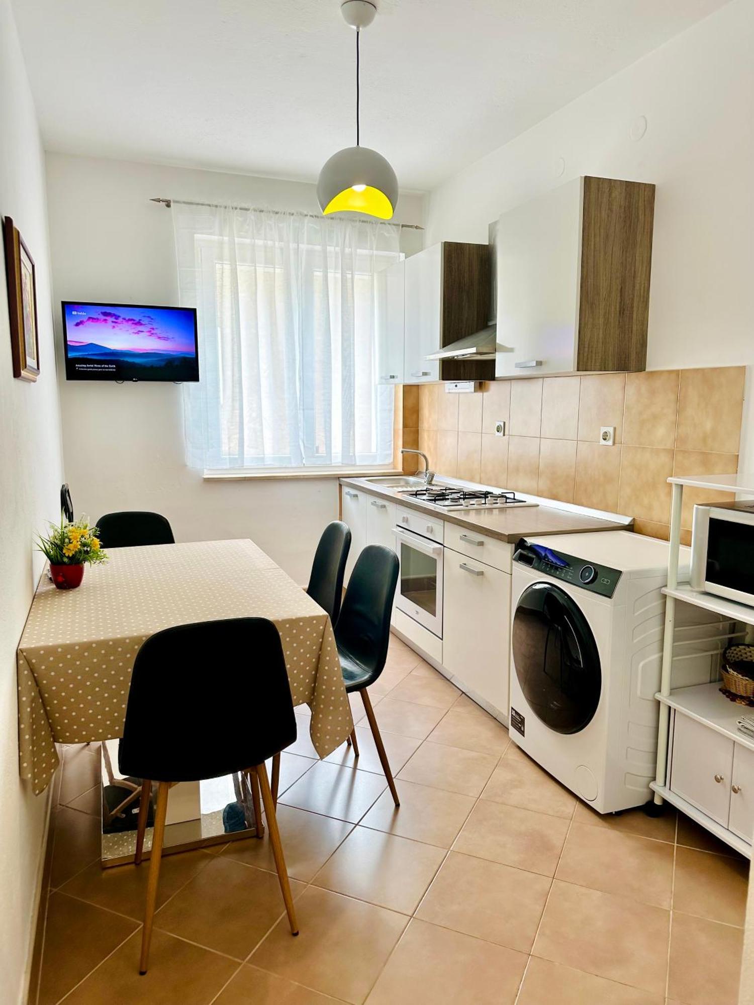 Spacious Family Apartment Near The Beach 마카르스카 외부 사진